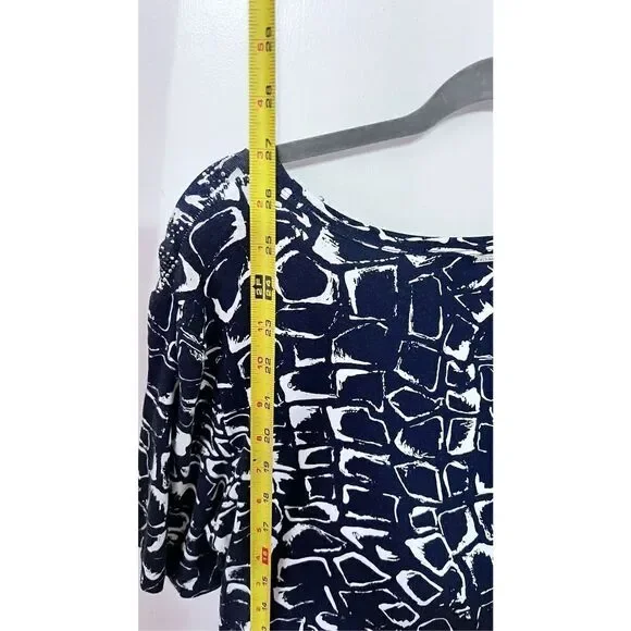 ST. JOHN PRINTED SCOOP NECK BLACK PRINT RHINESTONE NECKLINE TOP SZ XL - Picture 10 of 11